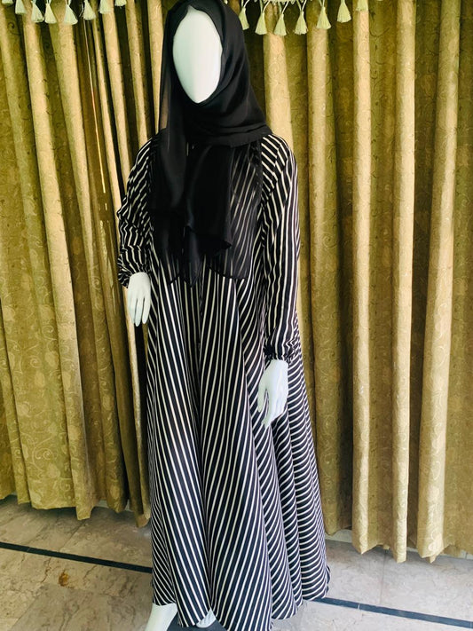white and Black Front Open Abaya - Occasion: Outdoor - Category: Fashion>Women>Muslim Wear>Outerwear - Material: Georgette