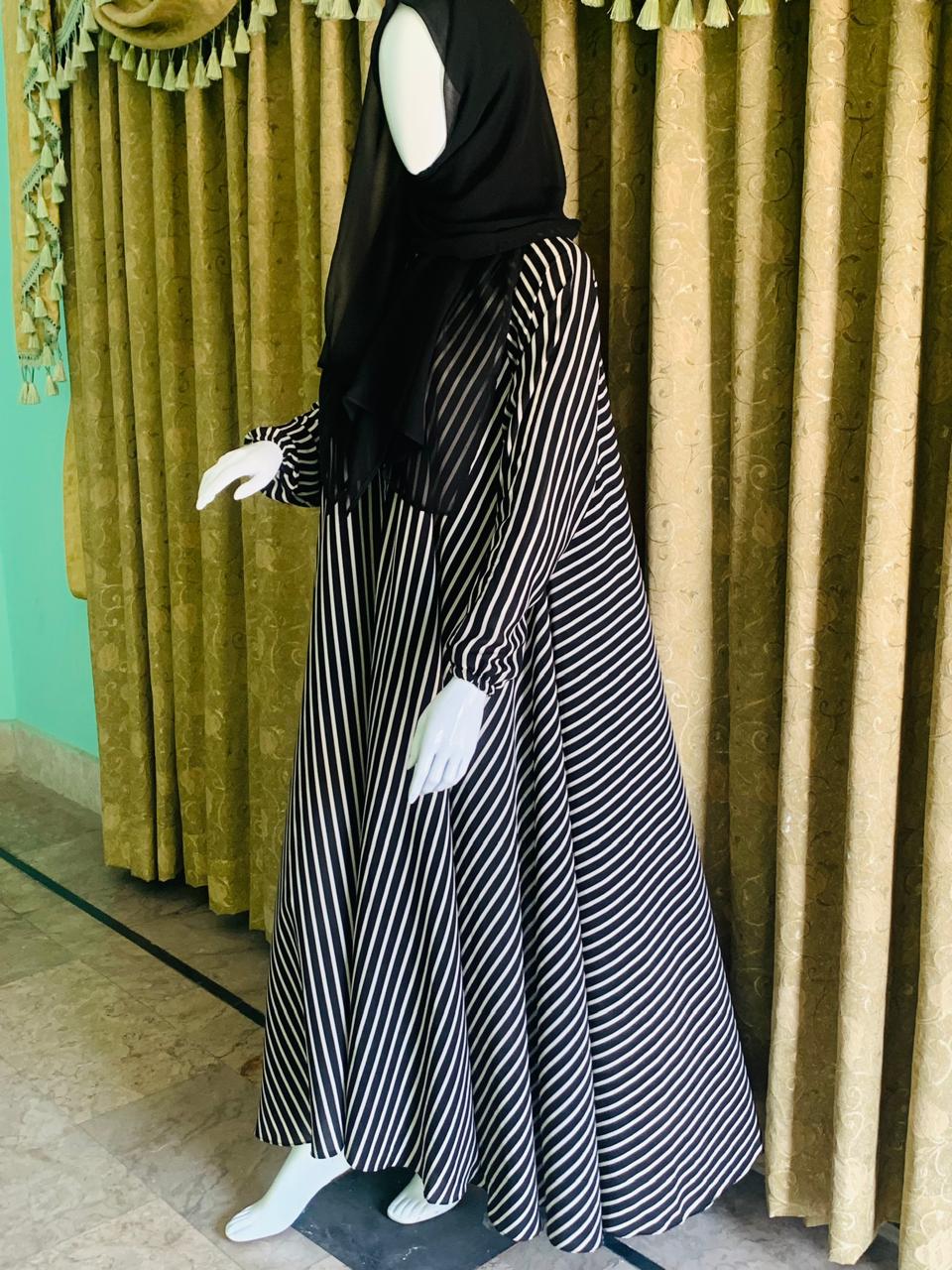 white and Black Front Open Abaya - Occasion: Outdoor - Category: Fashion>Women>Muslim Wear>Outerwear - Material: Georgette