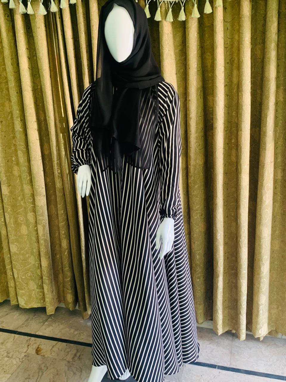 white and Black Front Open Abaya - Occasion: Outdoor - Category: Fashion>Women>Muslim Wear>Outerwear - Material: Georgette